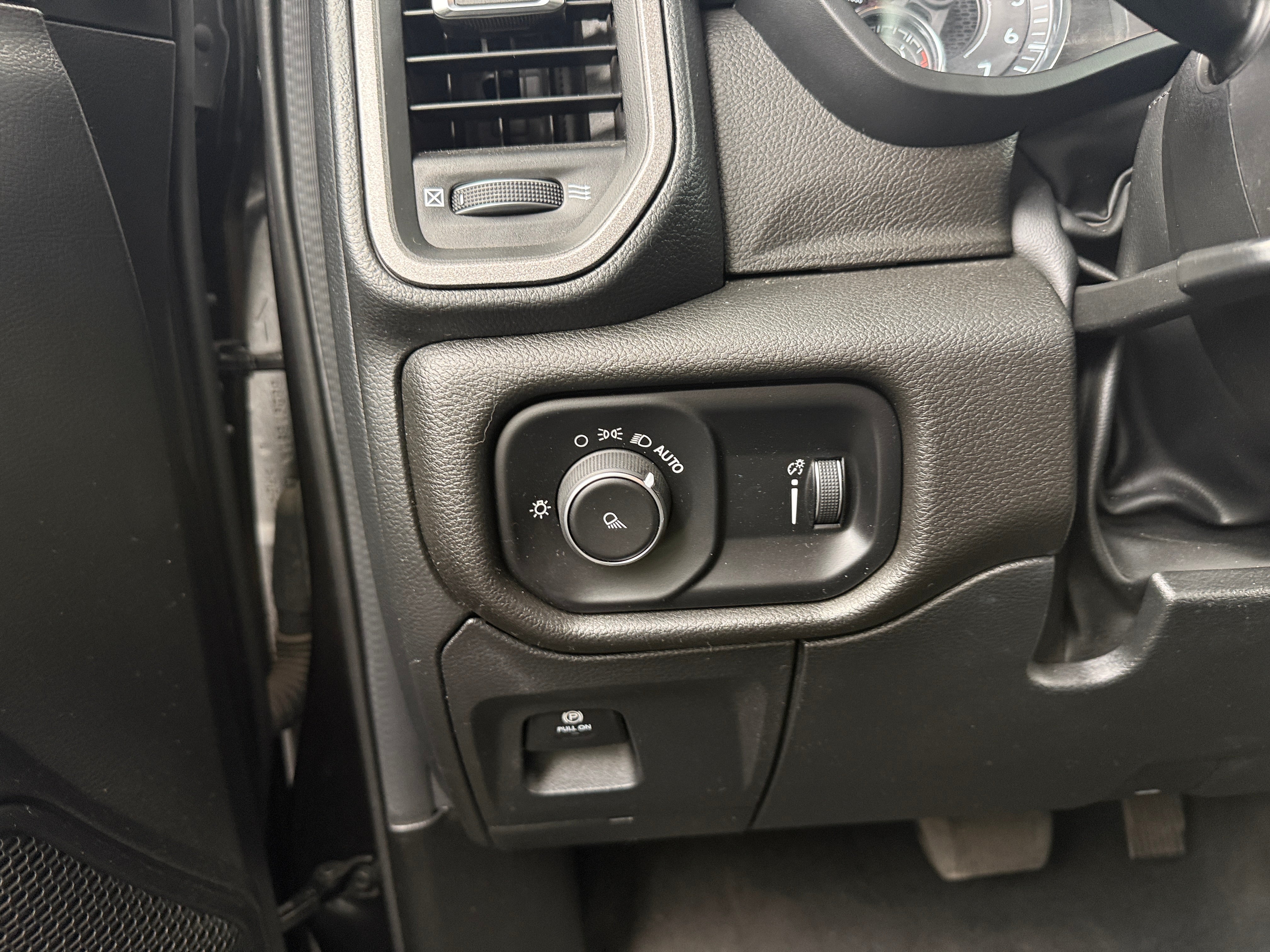 ram ram 1500 pickup 2024 1C6SRECGXRN134624 image ram ram 1500 pickup 2024 1C6SRECGXRN134624 image
